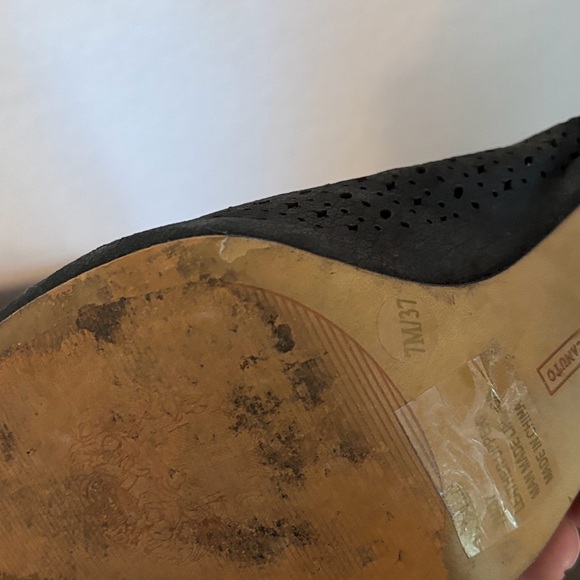 Must bundle shoes size 7 - Picture 6 of 6